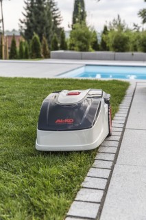 instalace robotické sekačky do 150 metrů kabele nebo sekačky do 850m2 plochy